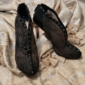 BCBG MAXAZRIA Lace Rockstud Ankle Bootie Moto Heels 8.5